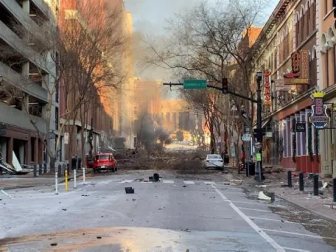Explosión en el centro de Nashville apunta a que se trate de un "acto intencionado"