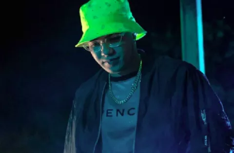 'Hecha Pa' Mi' continúa escalando posiciones en el Top 50 Global en Spotify