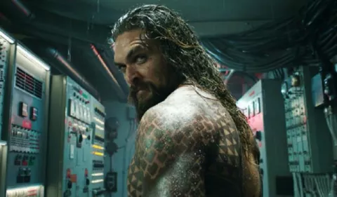 Jason Momoa le regaló un tridente de tamaño real a un seguidor