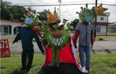 Figuras de la COVID-19, Donald Trump, Biden y Maradona, entre los más destacados muñecos Judas de Año Viejo 