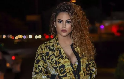 Liza Hernández cuenta que tiene COVID-19