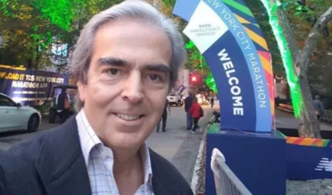 Lorenzo Lazo, viudo de la actriz Edith González, está muy feliz con su novia