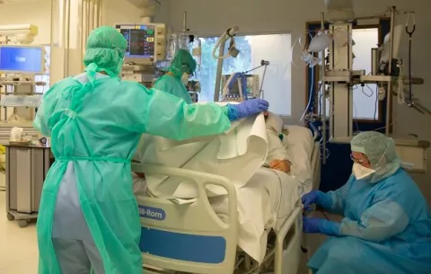 Panamá contratará médicos extranjeros especializados para hacer frente a la COVID-19