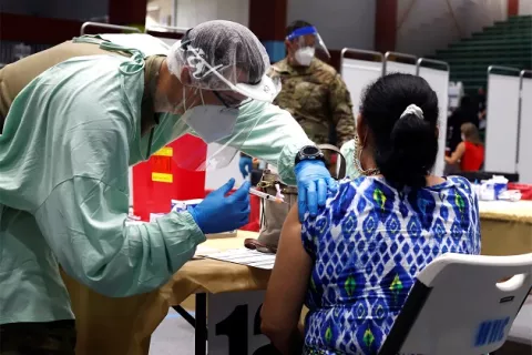 Puerto Rico sigue su lucha contra la COVID-19: ahora vacuna con las dosis de Moderna