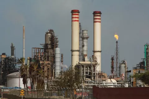 La OPEP cuenta con Asia y vacunas para la recuperación del crudo