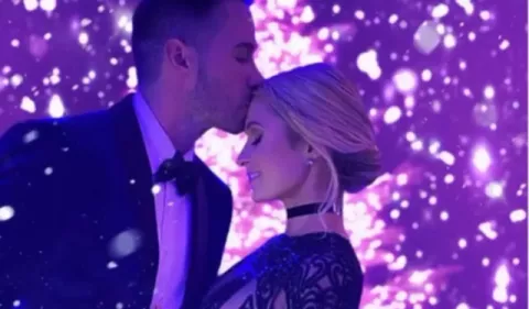 Paris Hilton y Carter Reum celebraron su primer aniversario de noviazgo