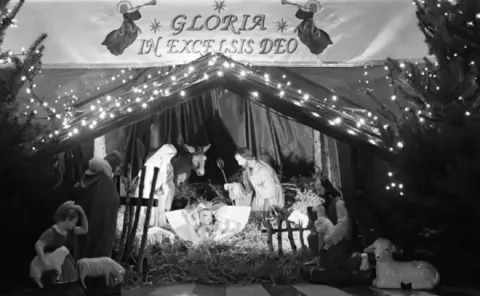 Dios se ha manifestado al mundo en el pesebre de Belén