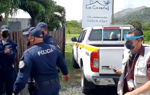 Multan con $1,000 y la suspensión de actividades a local comercial en Veracruz por 'parking' del fin de semana