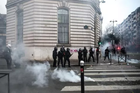 Detenidas 95 personas y 67 agentes heridos tras las manifestaciones en Francia