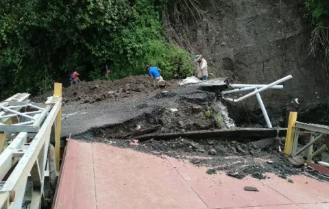 Se inician trabajos de reparación del puente sobre la quebrada Iglesia afectado por el mal clima