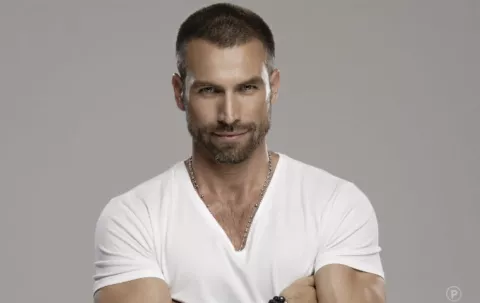 Actor Rafael Amaya sale de rehabilitación y celebra junto a su familia