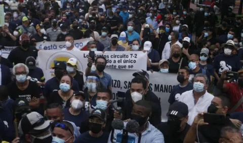 Con una multitudinaria marcha exigen al vicepresidente José Gabriel Carrizo, sacar la 'mano de la justicia'