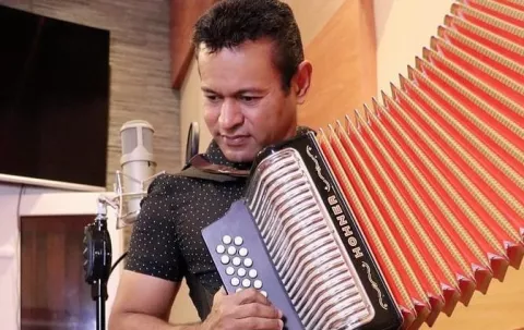 Samy Sandoval: 'Que tengan una muy Feliz Navidad, en su burbuja familiar'