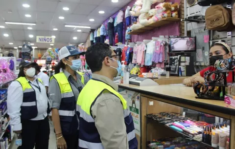 Minsa pide a empresarios coordinar horario de trabajadores con el toque de queda