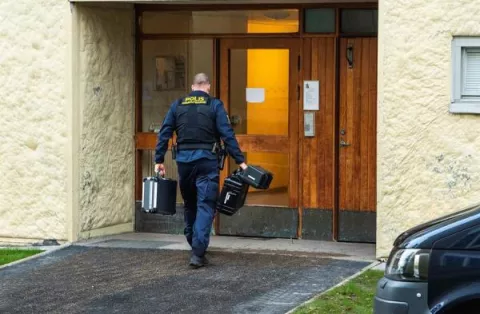 Detienen a una sueca por mantener encerrado a su hijo 28 años en su apartamento