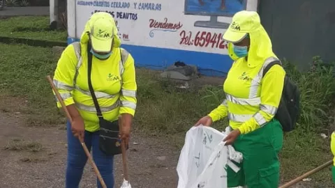 Trabajadores de la AAUD exigen aumento de salario y  bono navideño 