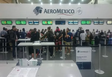 Aeroméxico llega a acuerdo con pilotos y sobrecargos