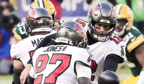 ¡Gigante! Tom Brady le gana el duelo a Rodgers y clasifica a los Bucs para la final en casa