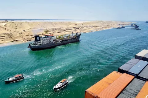 El Canal de Suez ingresa $5,610 millones en 2020