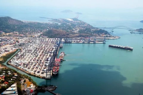 El Canal de Panamá y Panama Ports Company se preparan para ayudar en la distribución de la vacuna de la covid-19