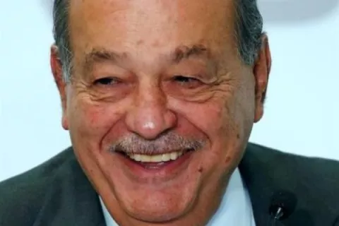 Magnate mexicano Carlos Slim, de 80 años, padece covid con 'síntomas menores'