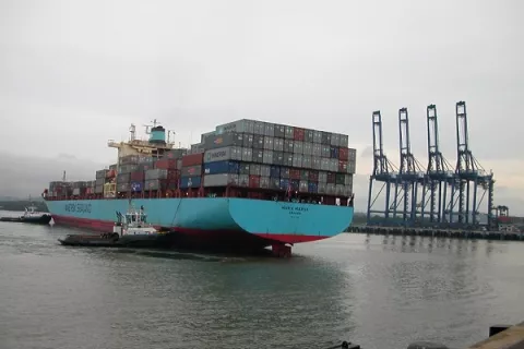 Dos trabajadores sufren grave accidente laboral en el puerto marítimo de Cristóbal