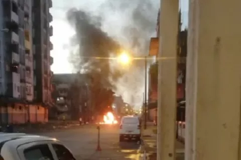 Cierre de calles y enfrentamientos con la Policía Nacional en Colón