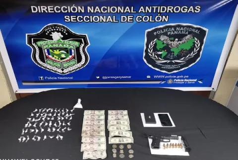 Un detenido con dinero y droga durante un operativo policial en Colón