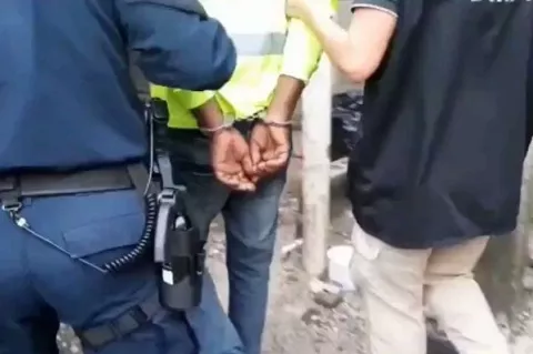 Detienen a ocho supuestos pandilleros en operativos y allanamientos en Colón