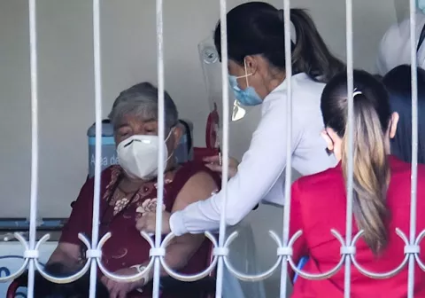 Costa Rica inicia la aplicación de la segunda dosis contra la covid-19
