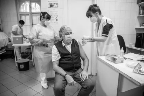 ¿Quién le pone el cascabel al virus?