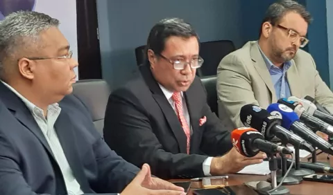 Empleados del Instituto de Acueductos y Alcantarillados Nacionales  esperan que se les cancelen deudas