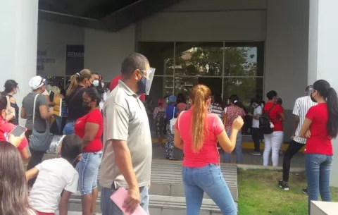 Estudiantes que cobran beca por tarjeta tienen hasta el 12 de febrero para entregar documentos