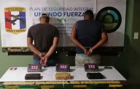 Senafront decomisa paquetes con supuesta droga escondida en camión que transportaba arroz