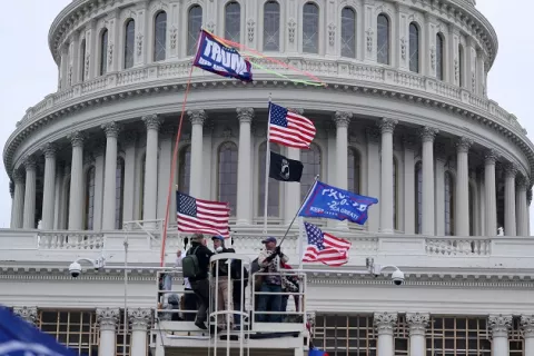 Un herido de bala en el asalto de seguidores de Trump al Congreso de Estados Unidos