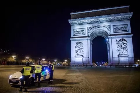 Francia endurece el toque de queda en las zonas más afectadas por el virus