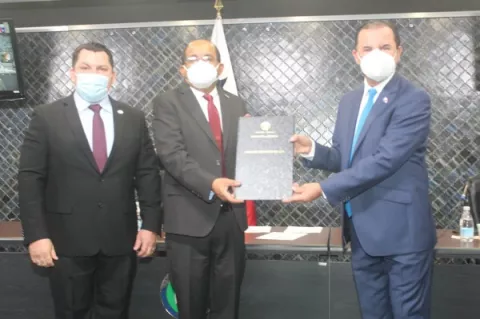 Asamblea Nacional ratifica a Francisco Vigil como director de la Autoridad Nacional de Descentralización