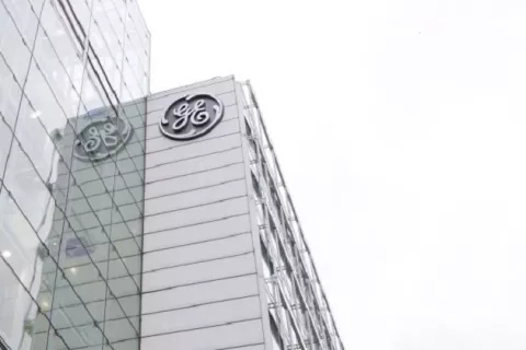 General Electric cierra 2020 con una vuelta al beneficio neto