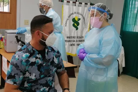 Culmina la primera fase de vacunación en dos centros hospitalarios de Herrera 