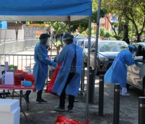 Minsa aplica unas 250 pruebas de la covid-19  en el centro de hisopado exprés de Vía Argentina