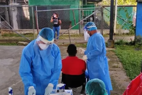Minsa instala varios centros de hisopado en diferentes puntos del país en la lucha contra la covid-19 