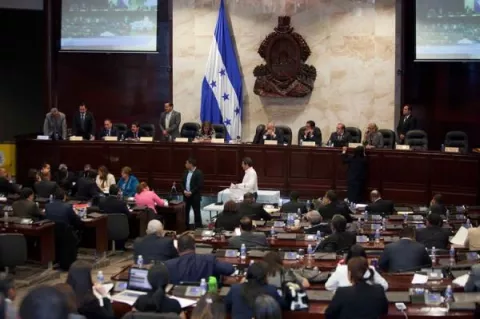 Ratifican en Honduras la reforma que prohíbe aborto y el matrimonio igualitario