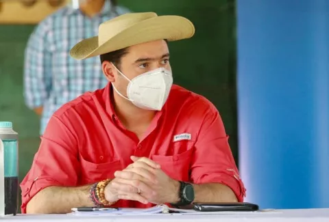 Vicepresidente José Gabriel Carrizo desmiente haberse vacunado contra la covid-19
