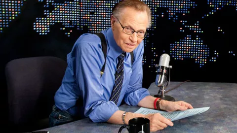 Larry King, periodista y presentador estadounidense, muere a causa de la covid-19