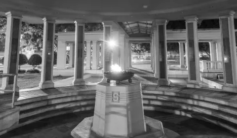 El monumento a los héroes del 9 de Enero de 1964 es sagrado