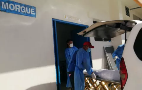 Minsa evalúa  contratar contenedores refrigerados, ante saturación de la morgue del hospital Nicolás A. Solano