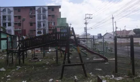 Reclamo de empresa detiene rehabilitación de multifamiliares