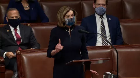 Pelosi: Donald Trump debe irse porque es un peligro claro y presente para Estados Unidos