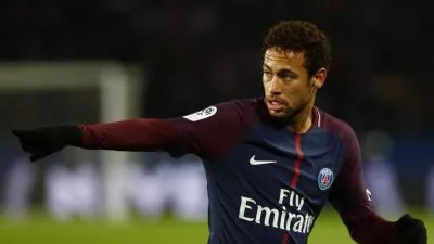 Neymar muestra su cena de año nuevo para pocos e ironiza los 500 invitados