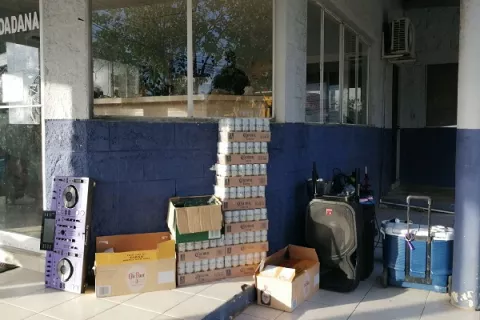 Encuentran armas, drogas y licor en una fiesta clandestina en Chapala, Arraiján